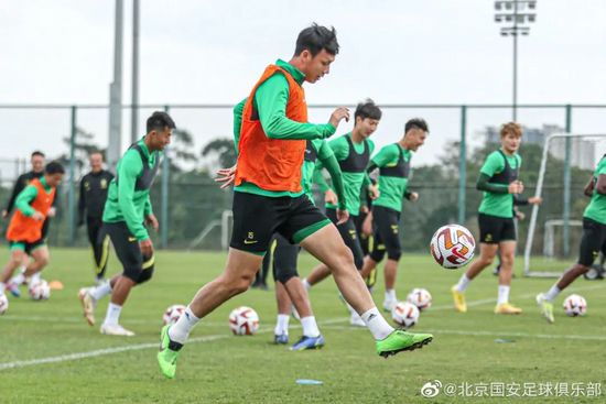 法兰克福5-1遥遥领先　第68分钟，66分钟刚刚登场2分钟的格纳布里受伤，第71分钟被穆西亚拉换下　【比赛焦点瞬间】第2分钟，阿方索-戴维斯后场滑倒，克瑙夫突入禁区射门偏出　第5分钟，埃比姆贝禁区内的打门被挡出　第18分钟，科曼长距离带球后尝试一脚远射，打高了　第23分钟，金玟哉上抢时踢倒对手，吃到黄牌　第25分钟，凯恩禁区内射门稍稍打偏　第29分钟，舒波-莫廷射门太正被特拉普挡出　第56分钟，舒波-莫廷的好机会，近距离的射门打飞了　【双方首发】拜仁首发：1-诺伊尔、19-阿方索-戴维斯、2-于帕梅卡诺、3-金玟哉、40-马兹拉维、6-基米希、8-格雷茨卡、10-萨内、11-科曼、13-舒波-莫廷、9-凯恩拜仁替补：26-乌尔赖希、22-格雷罗、24-莱默尔、45-帕夫洛维奇、41-克雷茨格、7-格纳布里、25-穆勒、39-特尔、42-穆西亚拉法兰克福首发：1-特拉普、3-帕乔、4-科赫、35-图塔、16-拉松、26-埃比姆贝、24-布塔、36-克瑙夫、8-沙伊比、27-格策、7-马尔穆什法兰克福替补：33-格拉尔、5-斯莫尔契奇、18-恩甘坎、20-长谷部诚、23-海于格、29-恩库恩库、30-阿伦森、31-马克斯、47-鲍姆